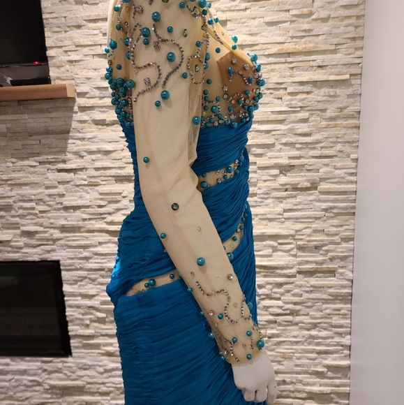 Chrystal Pearl & Couture Cocktail Dress. - Picture 10 of 14